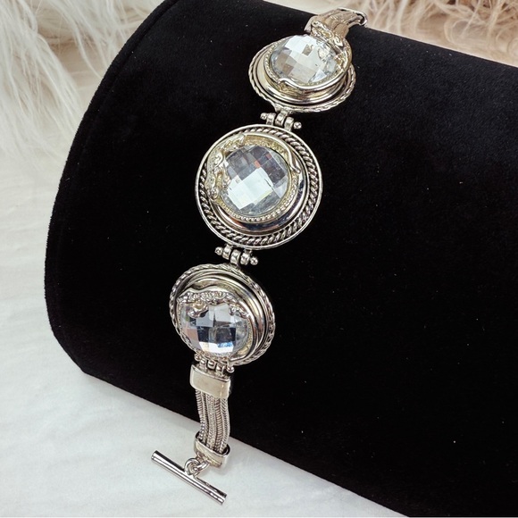 Beautiful Silvertone button snap bracelet with toggle closure